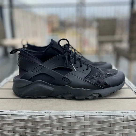 Nike Air Huarache Run Triple Black Men’s 9.5 819685-002 Clean & Ready to Wear - Picture 1 of 8